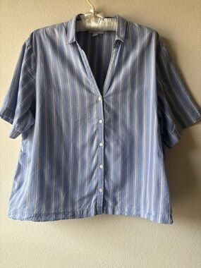 GAP Light Blue White  Stripe Short-Sleeve Button-Up Shirt
